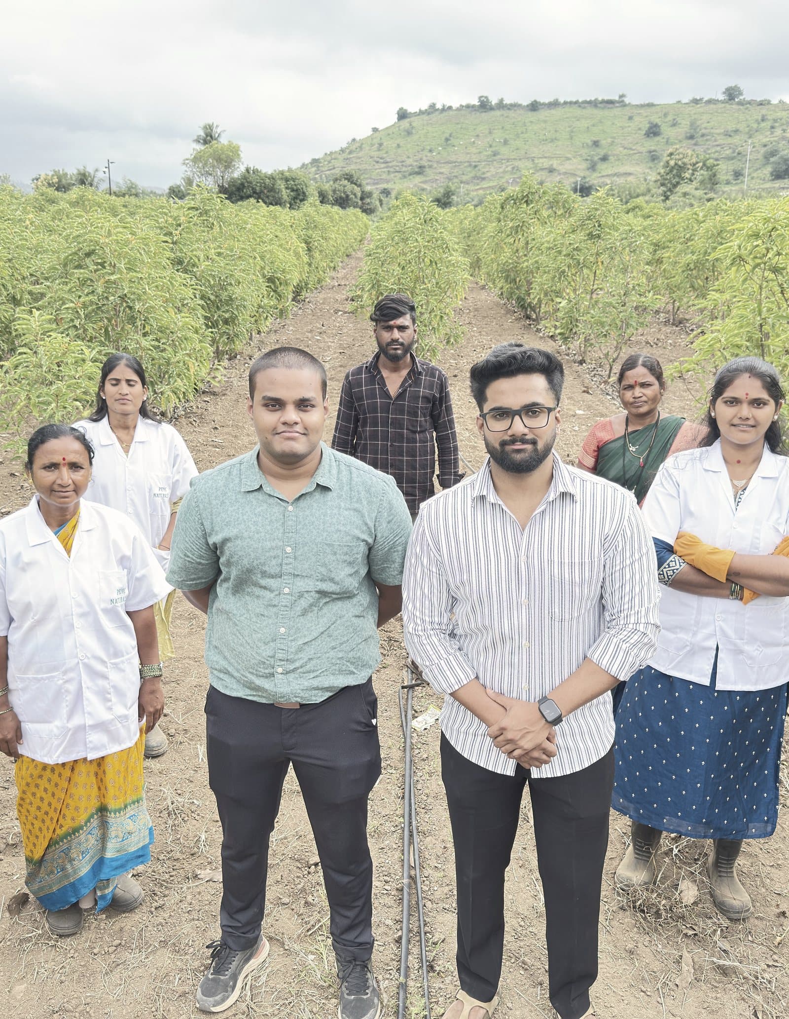 The L’Or Champaca team in the rows at Narayangaon